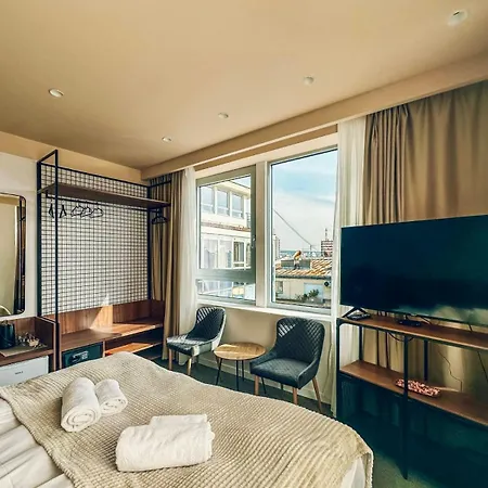 Circle Of 2 Apartment *